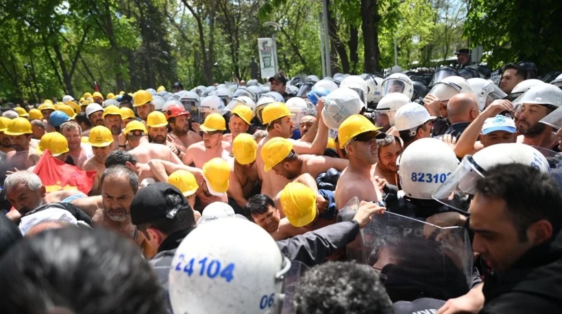 Açlık grevindeki madencilere polisten 'biber gazlı' müdahale