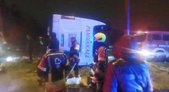 Bandırma'da yolcu otobüsü devrildi: 3 ölü, 31 yaralı