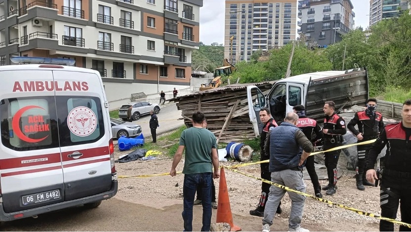 Ankara'da iki işçi kamyonet altında kalarak yaşamını yitirdi!