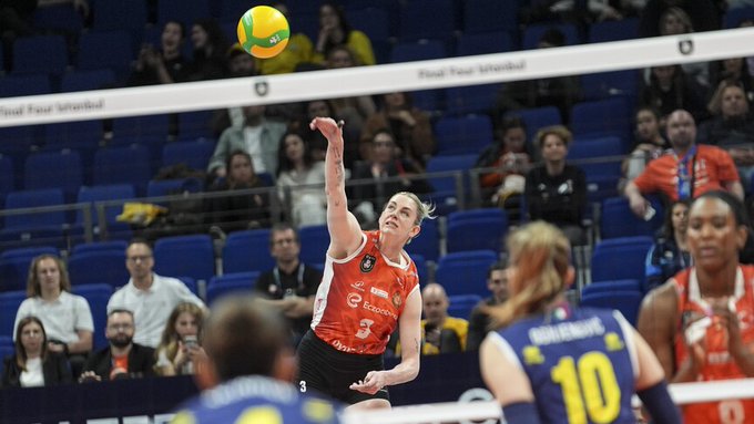 Eczacıbaşı Dynavit, CEV Zeren Group Şampiyonlar Ligi'nde finale yükseldi ve VakıfBank'ın rakibi oldu.