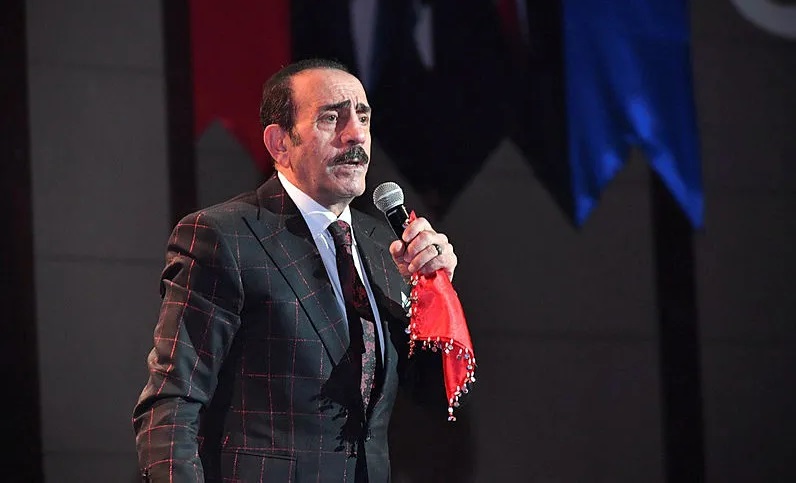 Mustafa Keser, sahnede anlattığı fıkra sonucu konserinin iptal edildiğini duyurdu: Yazıklar olsun!