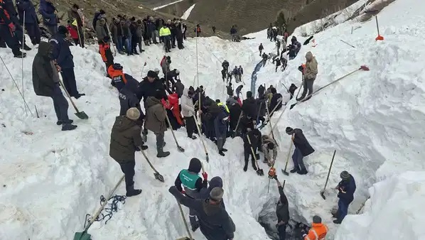 Kayıp çoban Bülent Gezer'in cesedi 7 metre karın altında bulundu