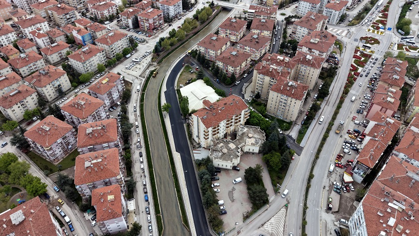 Çankırı Belediyesi'nden 100 km'lik yol yapımı ve yenileme çalışması