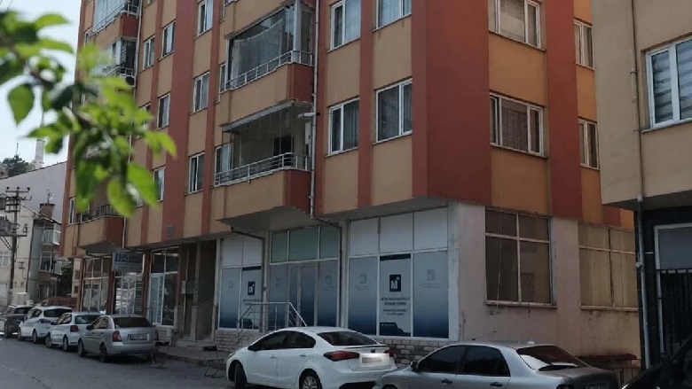 Kastamonu'da balkondan çıplak atlayan öğrenci erkek, saldırgan da ilahiyat hocası!