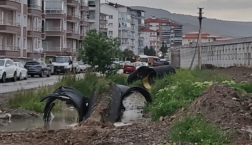 Çankırı'da sağanak yağış çok sayıda binanın bodrum katlarında yaşamı felç etti