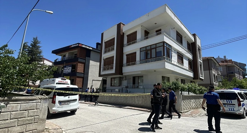 Konya'da anne-babasını öldürdü! Sokakta yakalandı