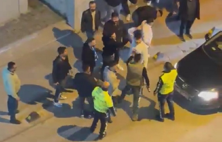 Çankırı'da, Çarşambaspor maçı öncesi otel önündeki olayları polis dağıttı