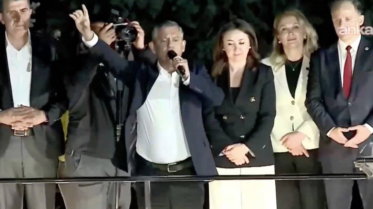 CHP’de kritik gece: 5 saatlik olağanüstü MYK toplantısı sonrası Özgür Özel açıklama yapıyor