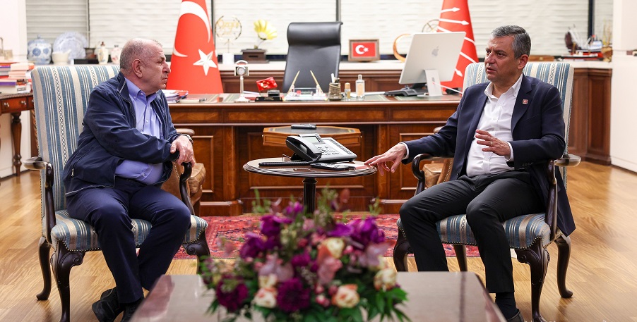 Ümit Özdağ CHP Genel Merkezi’nde Özgür Özel ile görüştü