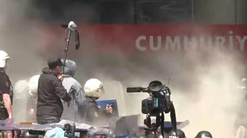 CHP Genel Merkezi'ne polis saldırısı başladı!