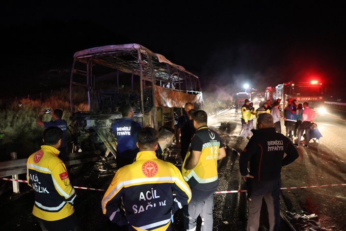 Denizli'de otobüs alev topu oldu: Biri bebek 8 ölü, 33 yaralı