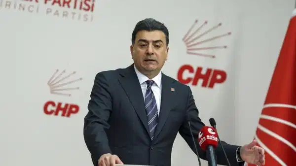 CHP Sözcüsü Zeynel Emre açıkladı: Olağanüstü kurultay için düğmeye basılıyor!