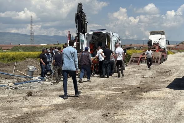 Çorum'da göçük altında kalan işçiyi arkadaşları kurtardı!