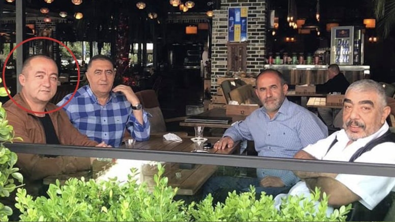 CHP'nin 12. katında 'bozkurt' pozu veren Haluk Kırcı'yla aynı masada!