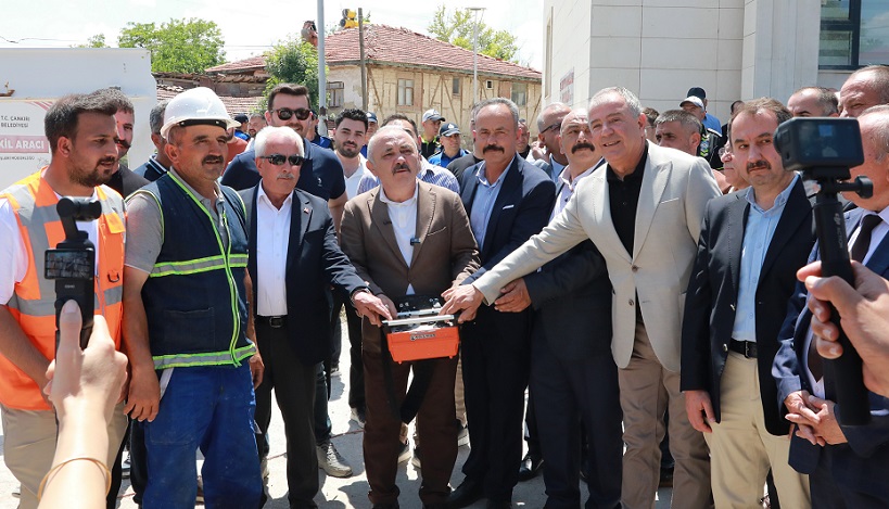 Çankırı'da Esentepe Cami Önü Meydan Projesi için ilk beton döküldü