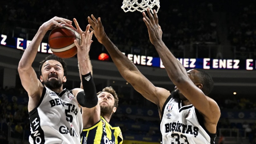 Fenerbahçe'yi deplasmanda yıkan Beşiktaş seride öne geçti
