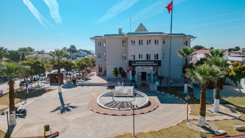 Seferihisar Belediyesi'ne operasyon