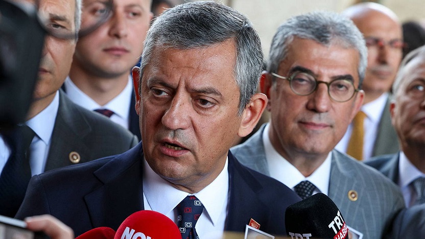 CHP lideri Özgür Özel CHP'lileri görevden alınan İl Başkanlıklarına çağırdı