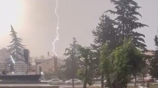 Kastamonu'da spor salonuna yıldırım düştü!