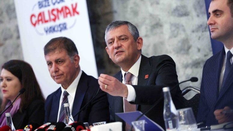 Yeni parti için ilk sinyal İzmir'den geldi