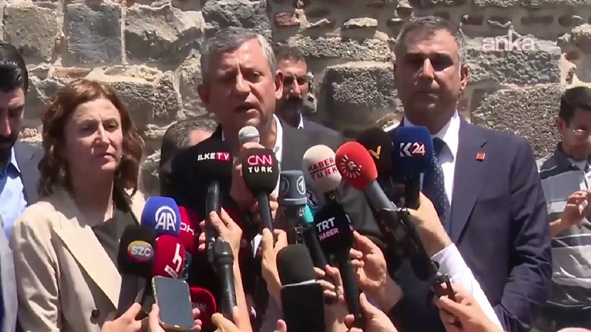 Özgür Özel Diyarbakır'da: 'Güne Selahattin Demirtaş'ın selamıyla başladık'