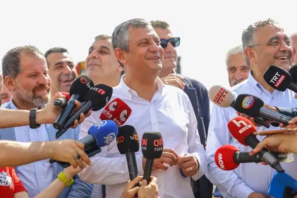 Özgür Özel'den Diyarbakır'da bir 'yeni yol' çıkışı daha