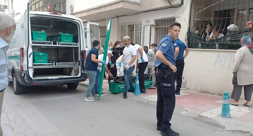 Manisa'da korkunç olay: Kardeşini 'uyuyor' sanmış, 2 gün cesediyle kalmış!