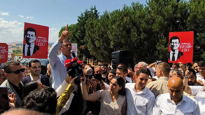 Özgür Özel'den aynı günde 3 duruşmaya tepki: 'Biz kararı çoktan verdik' mesajıdır