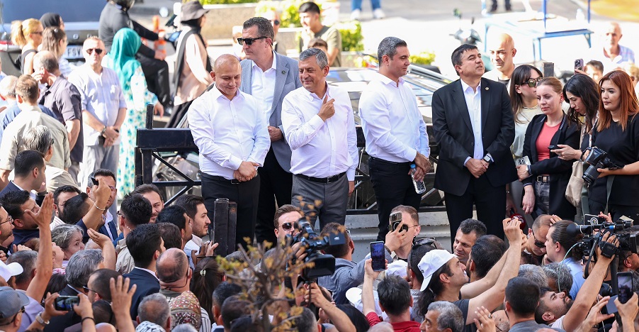 Özgür Özel'e Kırıkkale'de coşkulu karşılama