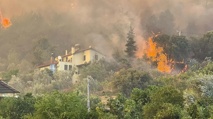 Muğla'da orman yangınına müdahale sürüyor: Yurttaşlar evlerine dönmeye başladı