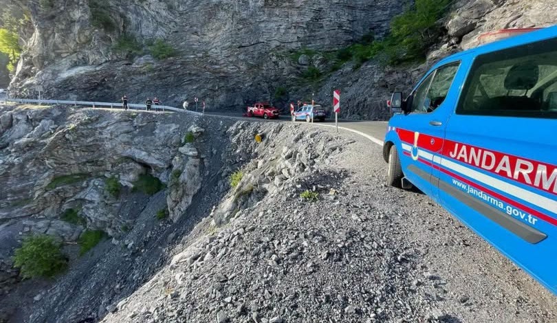 Antalya'da uçuruma yuvarlanan otomobilde 5 kişi can verdi