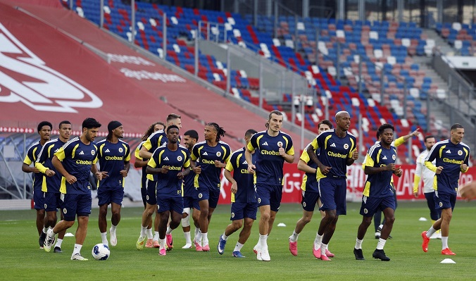 Fenerbahçe, Polonya'da tur için sahaya çıkıyor