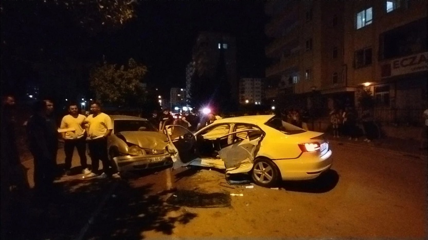 Adana'da feci kaza: 3'ü ağır 7 kişi yaralandı