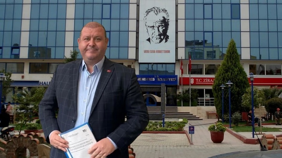 Menderes Belediyesi'ne operasyon: Başkan İlkay Çiçek dahil 13 isim gözaltına alındı