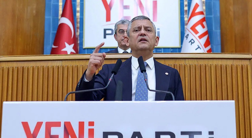 YENİ Parti'nin ilk grup toplantısı... Özgür Özel kürsüde