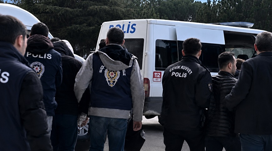 İstanbul'da Süleymancılar'a operasyon: Evrakları imha ederken yakalandılar