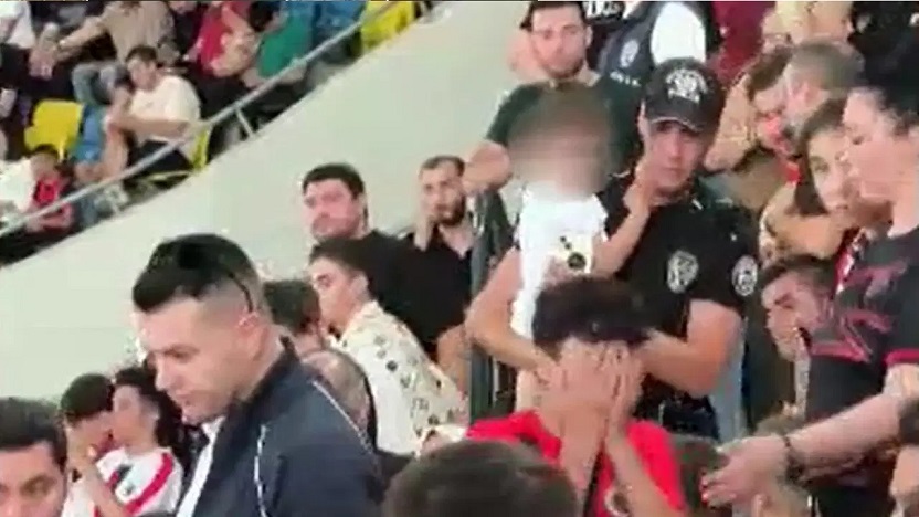 Küçük taraftarın forması zorla çıkarılmıştı: O taraftara ev hapsi cezası