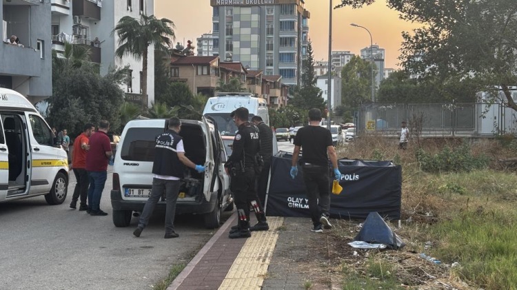 Adana'da alacak kavgası kanlı bitti: Baba ve oğlu öldü, anne yaralı