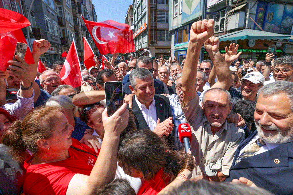 Özgür Özel, Erdoğan'a memleketinde yanıt verdi: 'Siyaset transferlerle kazanılmaz'