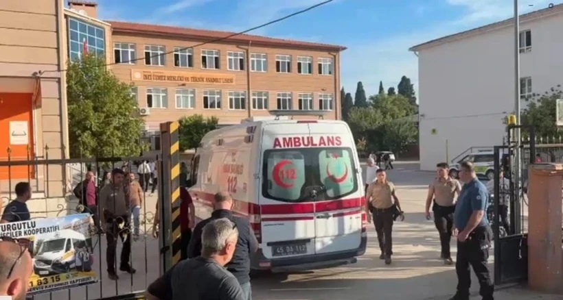 Manisa'da liseye silahlı saldırı. Yaralı öğrenciler var