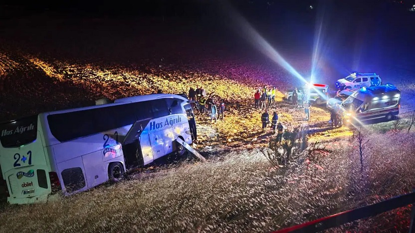 Amasya’da feci kaza... Yolcu otobüsü şarampole uçtu: 2'si ağır 24 yaralı