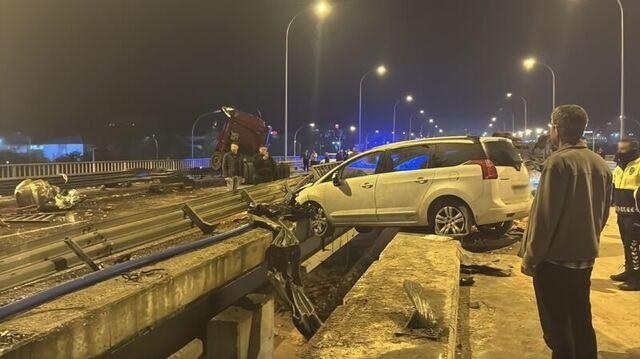 Afyonkarahisar'da 4 araçlık feci kaza! 1 ölü, 7 yaralı