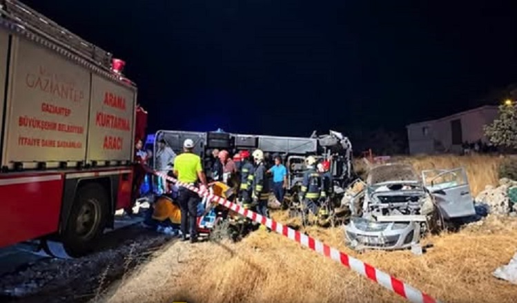 Gaziantep'te otomobil ile otobüs çarpıştı: Yedi can kaybı
