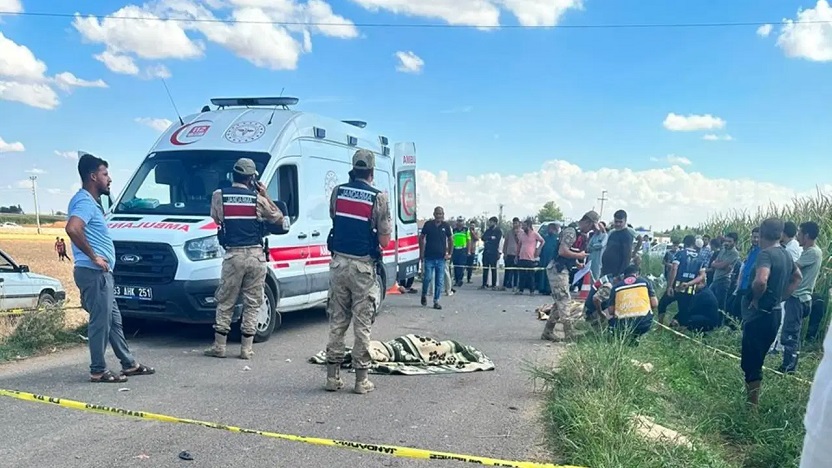 Şanlıurfa'da motosiklete binen iki çocuk traktör mibzerine çarparak can verdi