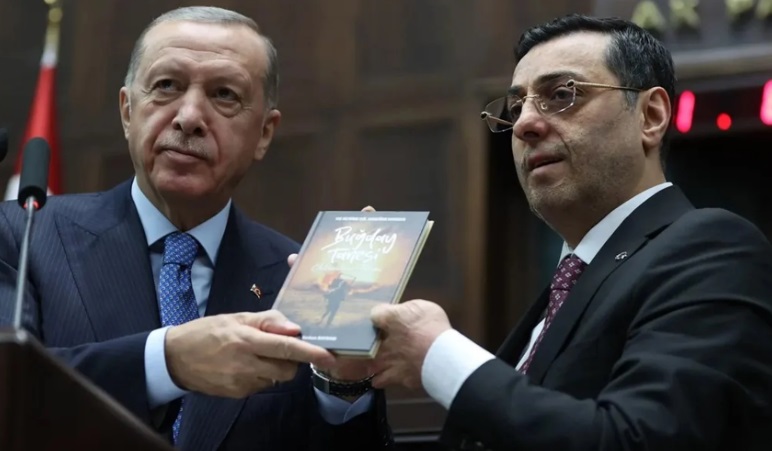 AKP'de "Reis partiyi kapatsa" krizi! Kulağı çekildi...