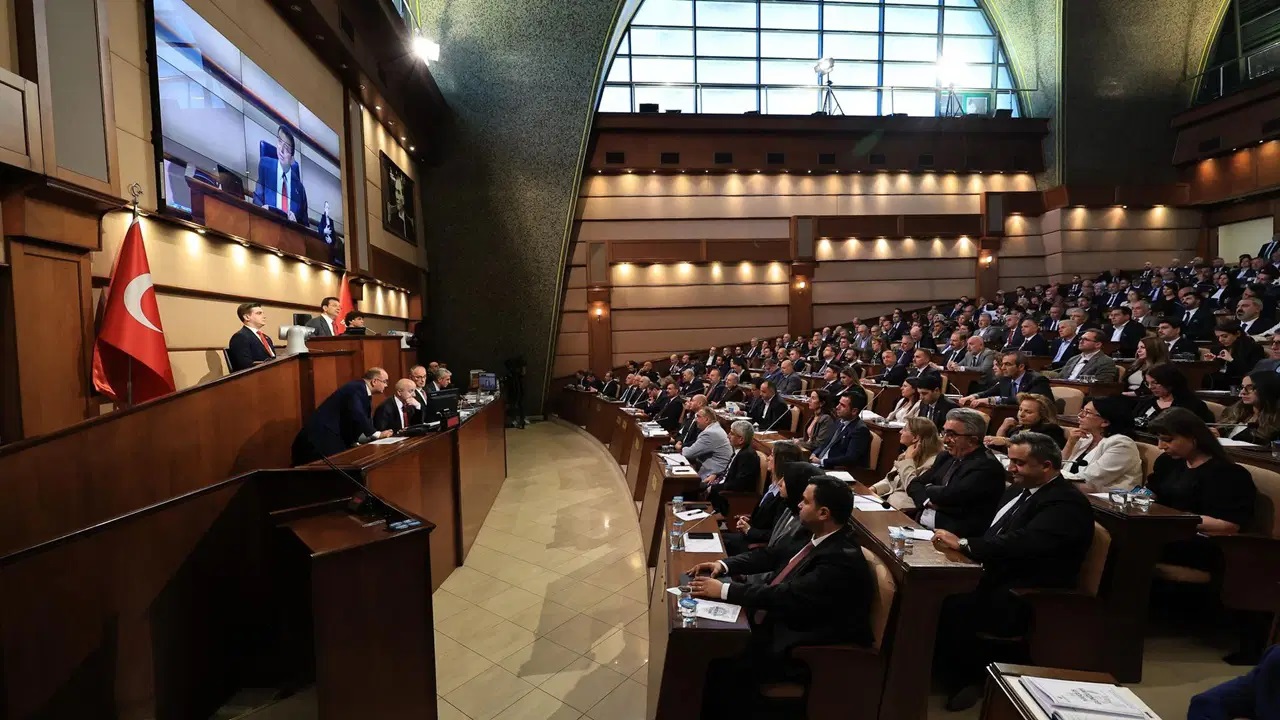 Özgür Karabat: 'Savcıyla konuşurum, AKP’ye geçersen dosyan kapanır' diyorlar