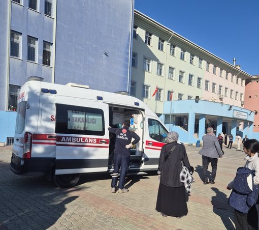 İstanbul'da ortaokulda bir öğrenci 5 öğrenciyi bıçakladı