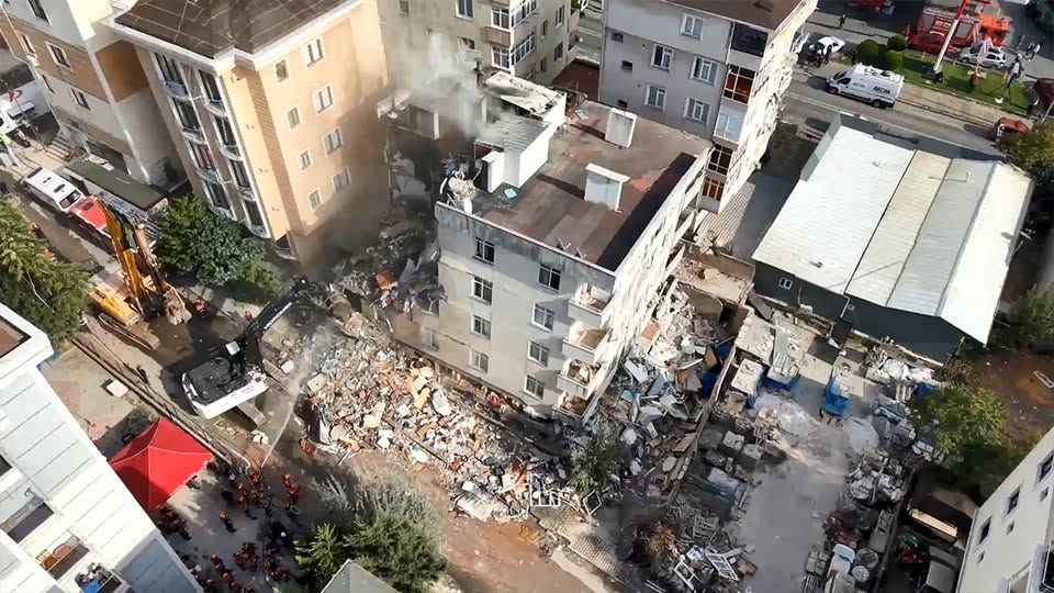 Maltepe'de 7 katlı bina çöktü: İki kişi hayatını kaybetti, iki kişi aranıyor