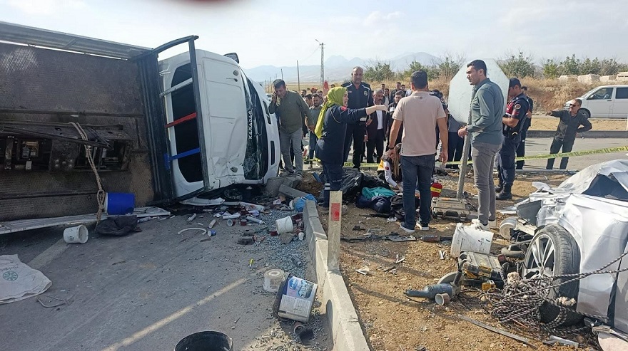 MHP'nin konvoyunda kaza: Milletvekili yaralandı, 1 kişi hayatını kaybetti