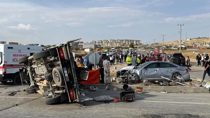 MHP'nin konvoyunda kaza: Milletvekili yaralandı, 1 kişi hayatını kaybetti